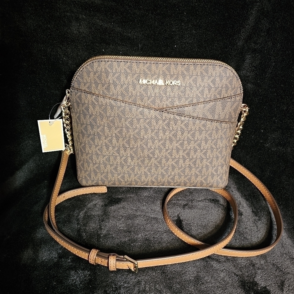 NWT Michael Kors Jet Set Travel Medium Logo Dome Crossbody Bag